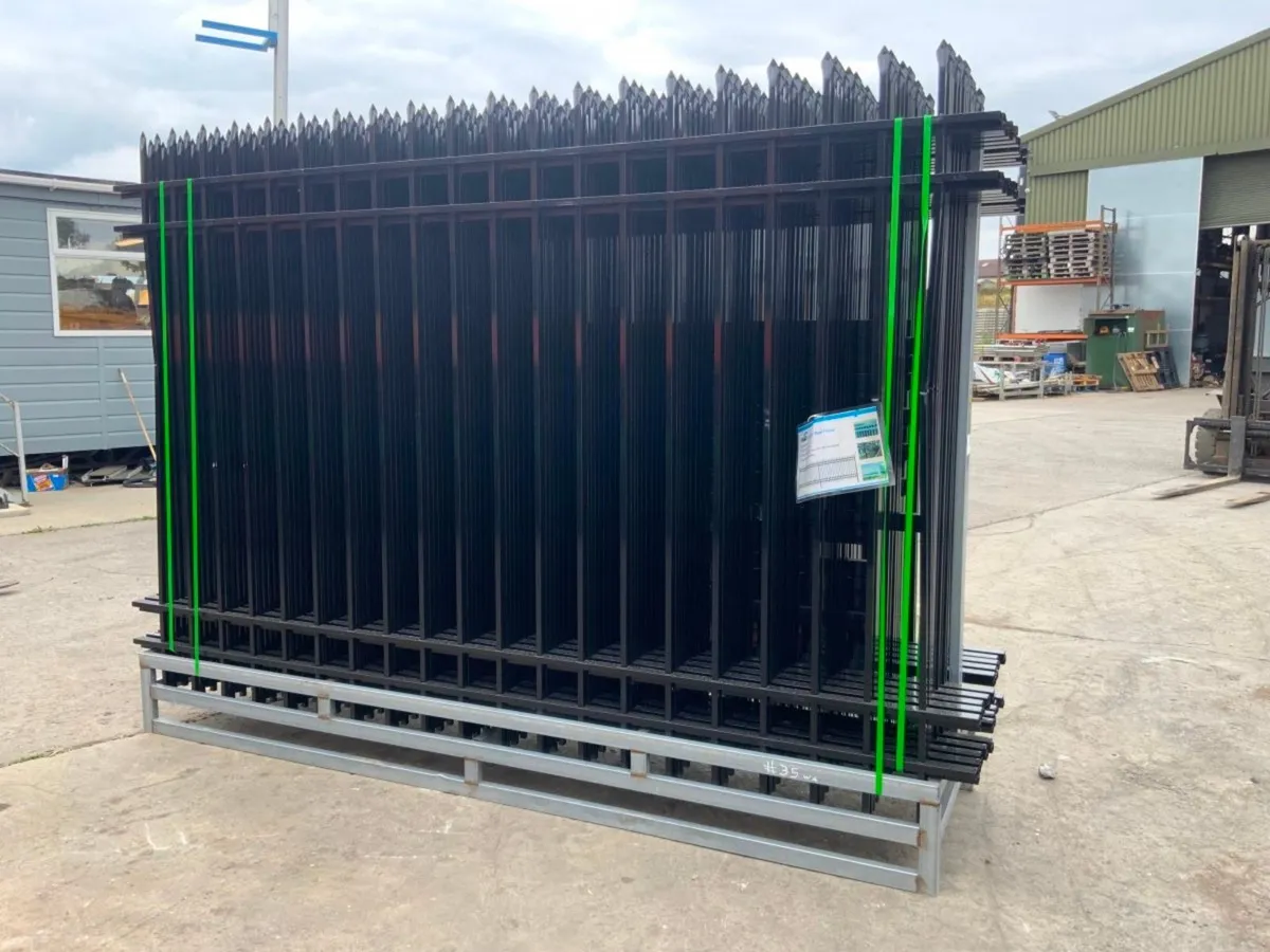 ARROW TOP METAL RAILING & POSTS.......35w.. - Image 4