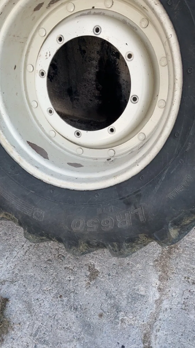 Newholland T7 rims and tryes - Image 2