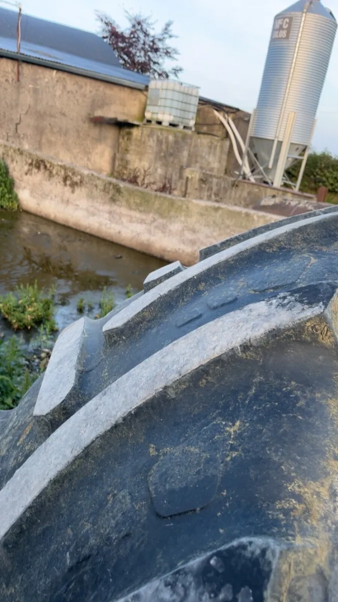 Newholland T7 rims and tryes - Image 4