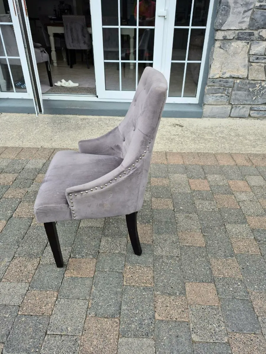 TABLE AND 8 CHAIRS - Image 4