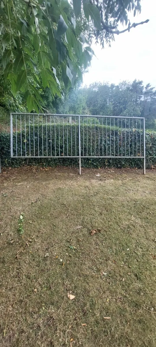 Galvanised metal fencing - Image 1