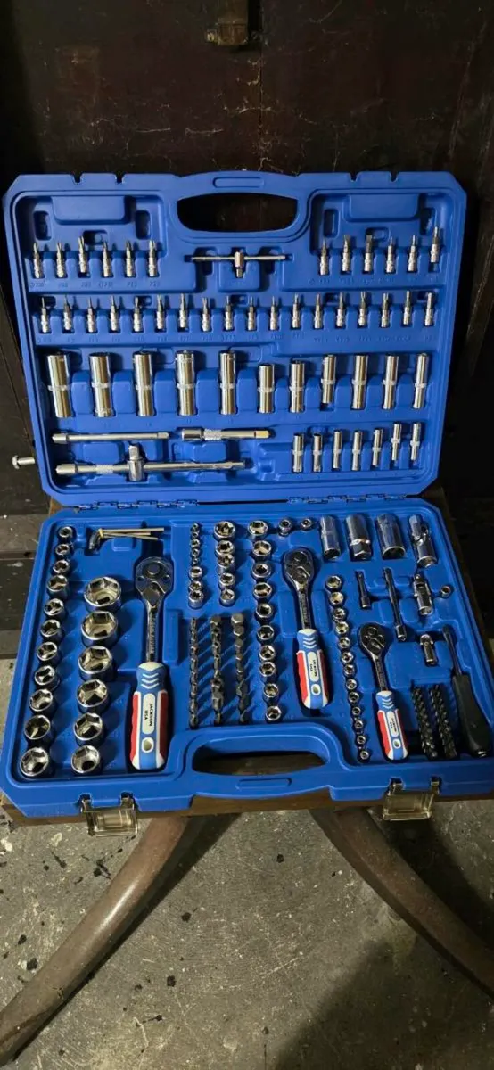 BIG BIG BIG SET OF socket brand - Image 3