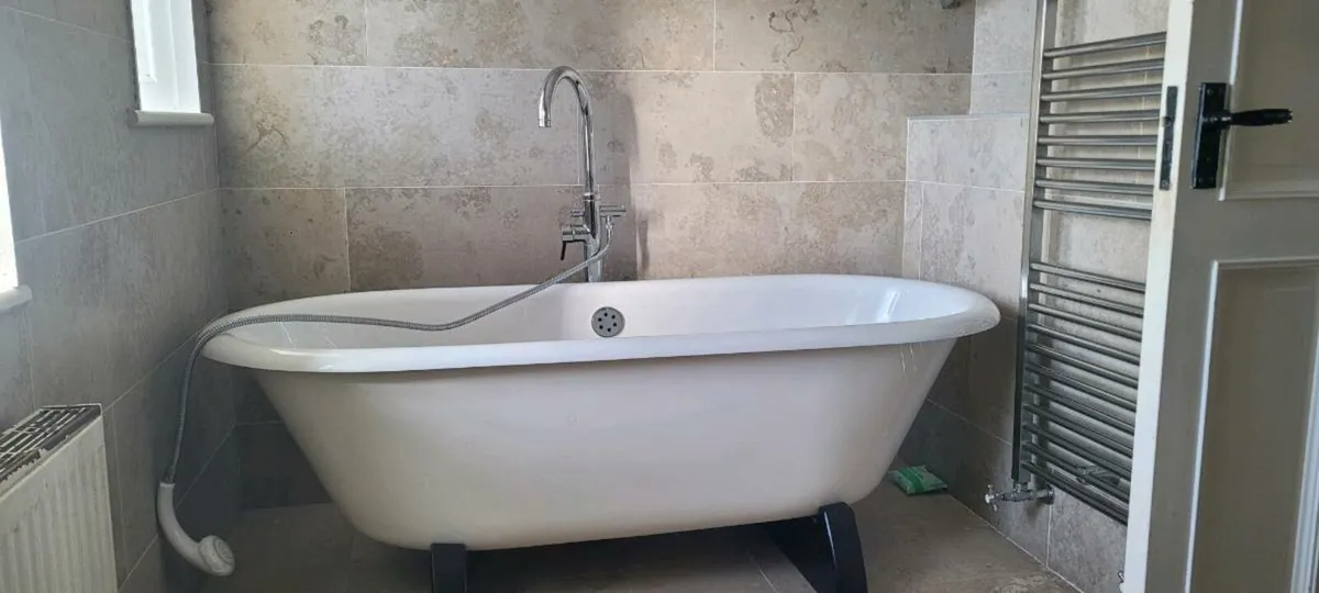 Free standing bath