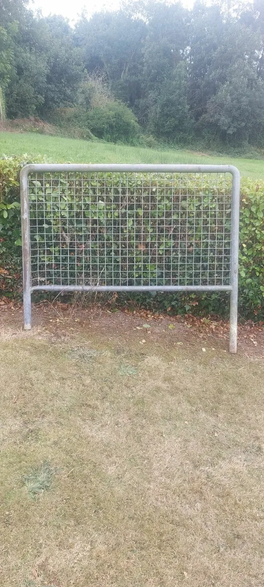 Galvanised metal fencing - Image 3