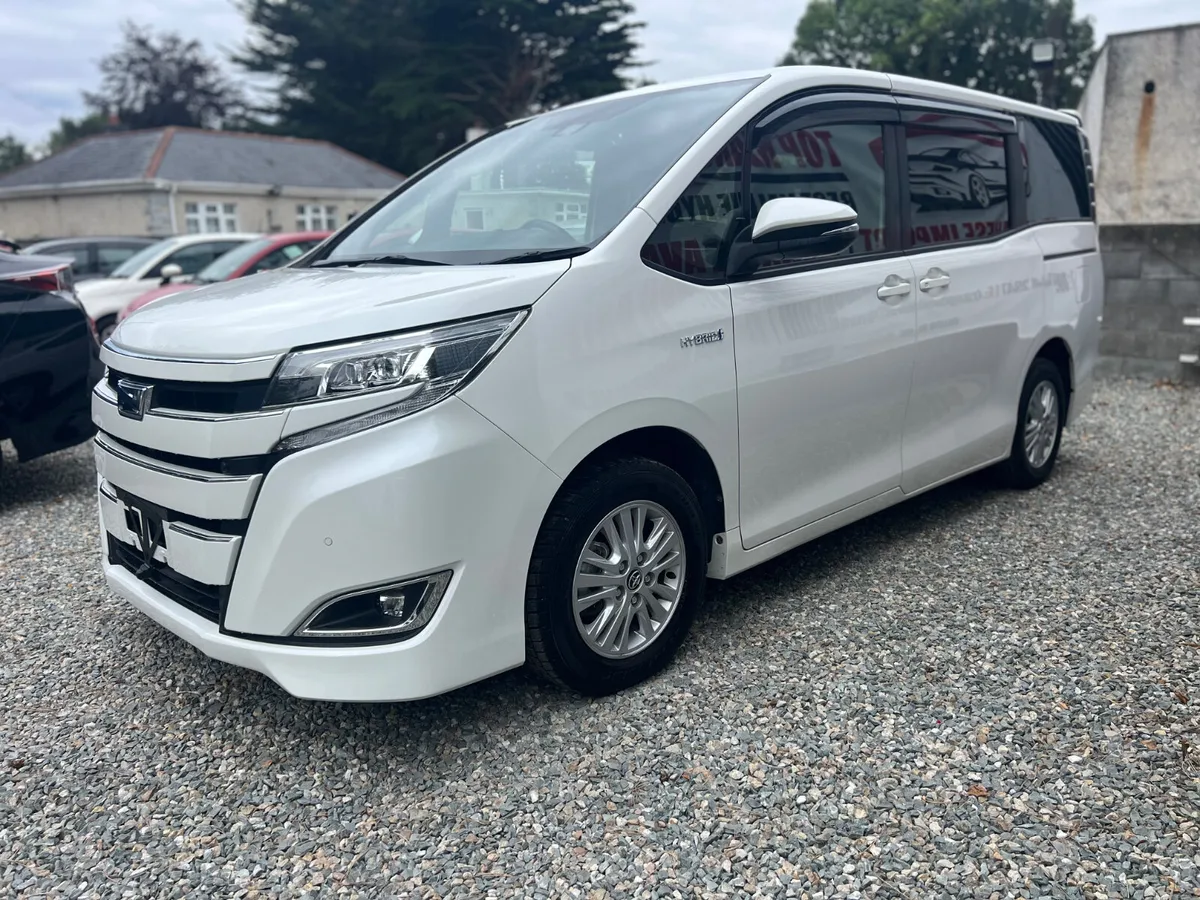 Toyota Noah **2019** - Image 2