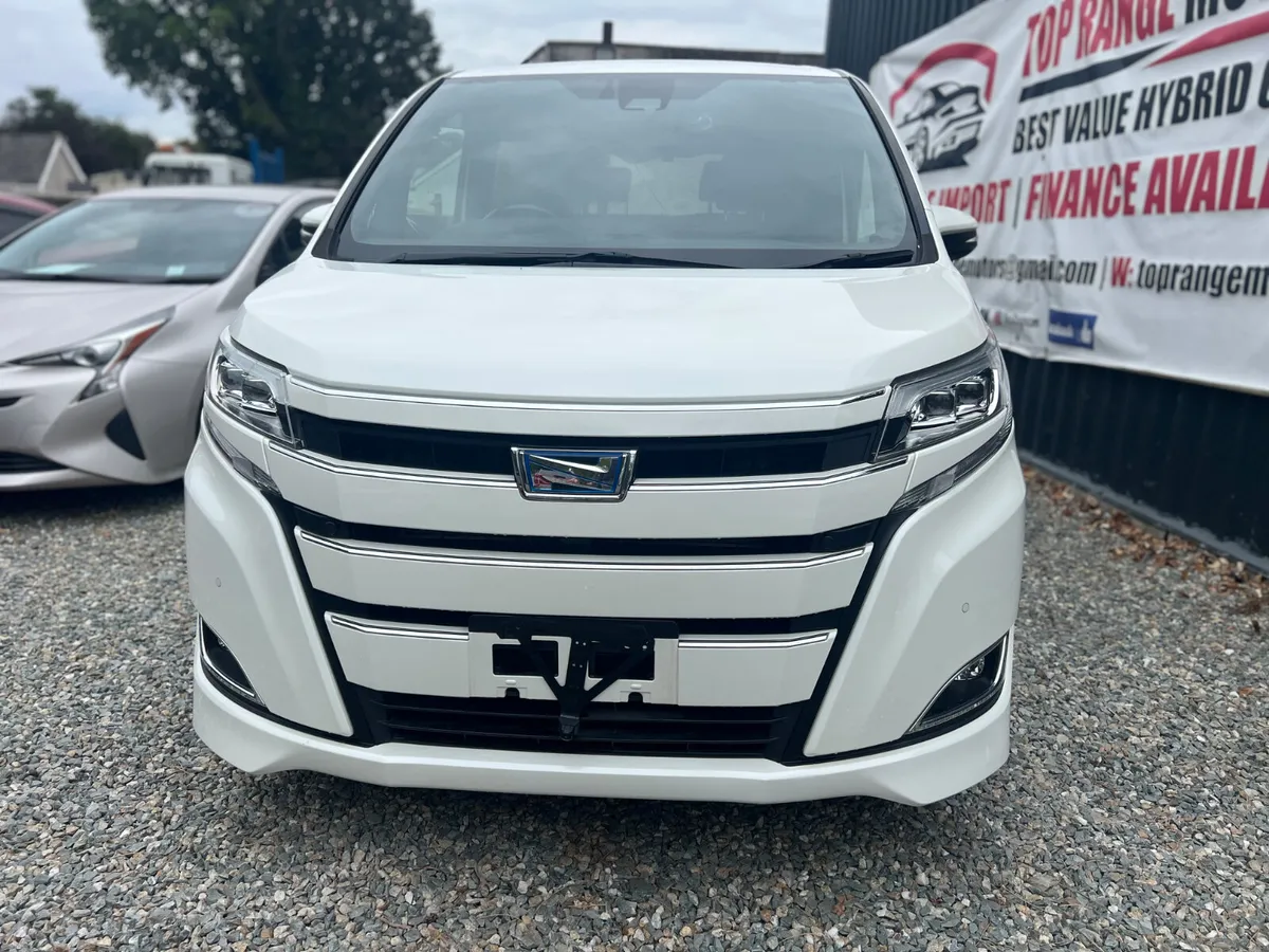 Toyota Noah **2019** - Image 3