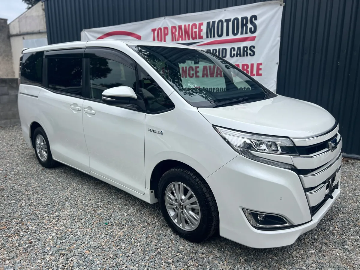 Toyota Noah **2019** - Image 4