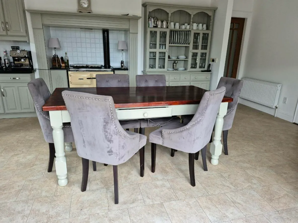 Table and 8 chairs - Image 2