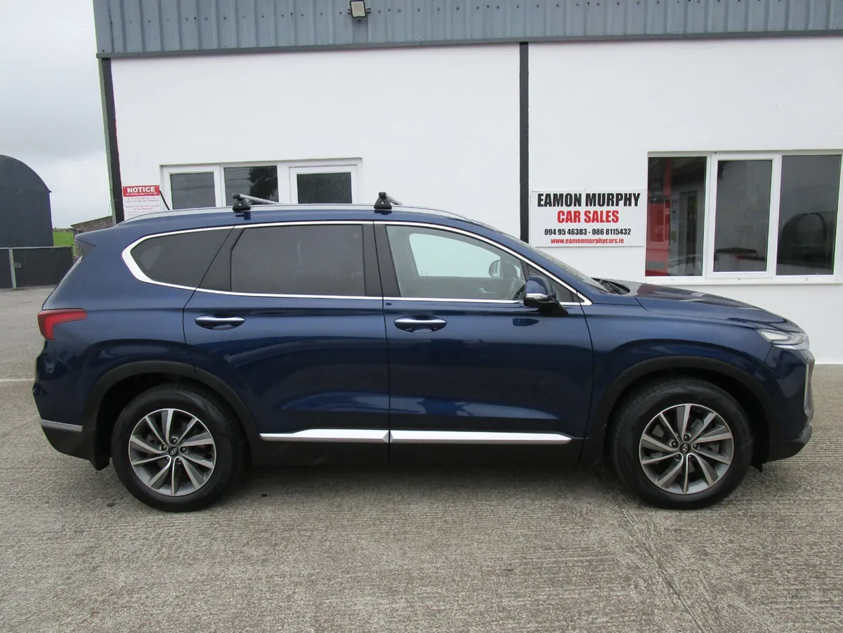 Hyundai Santa Fe  4x4  7 Seats - Image 4