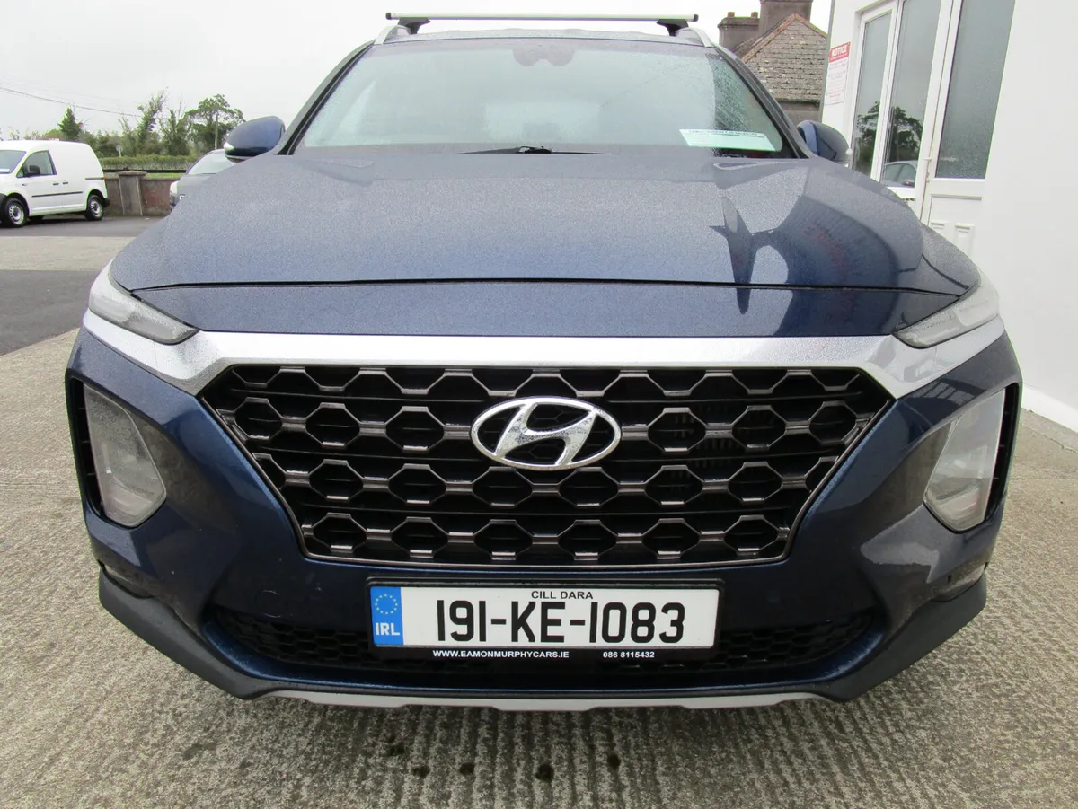 Hyundai Santa Fe  4x4  7 Seats - Image 2