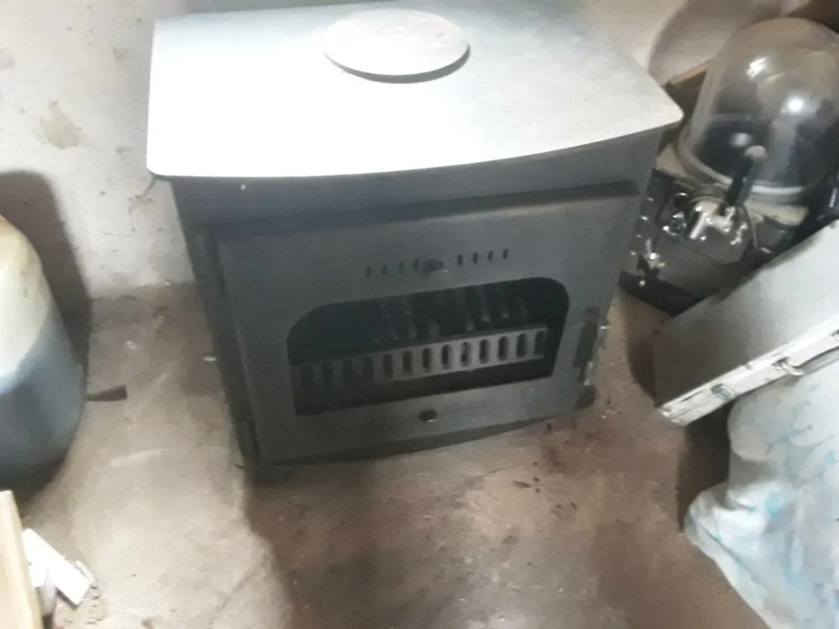 Stove with back boiler - Image 3