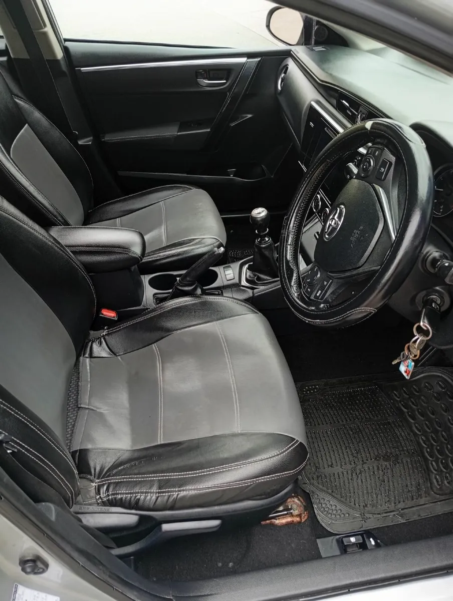 Toyota Corolla 2018 - Image 2