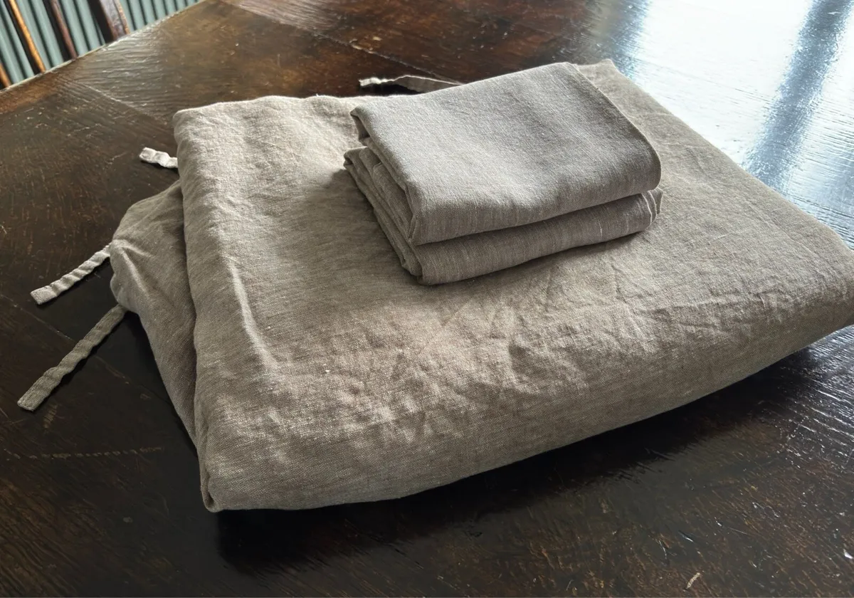 NEW: LINEN SUPER KiNG DUVET + 2 LINEN PILLOWCASES - Image 1