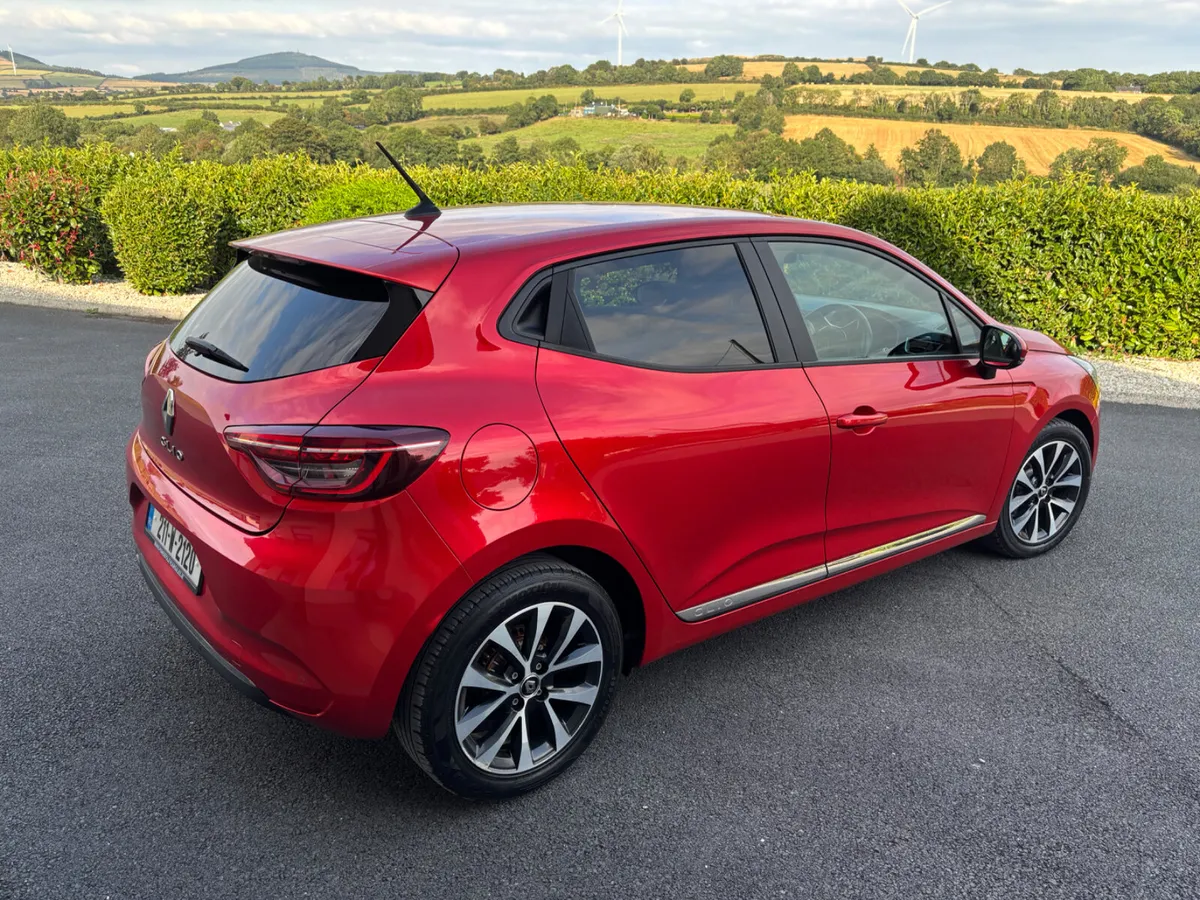 2021 (211)Renault Clio Iconic 1.0 Petrol 5Dr 52KMS - Image 4