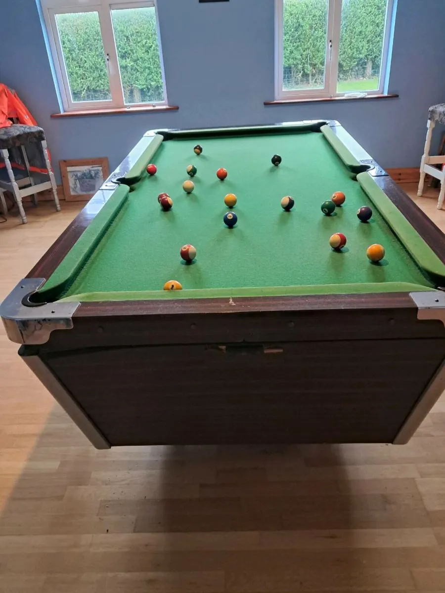 Pool table - Image 1
