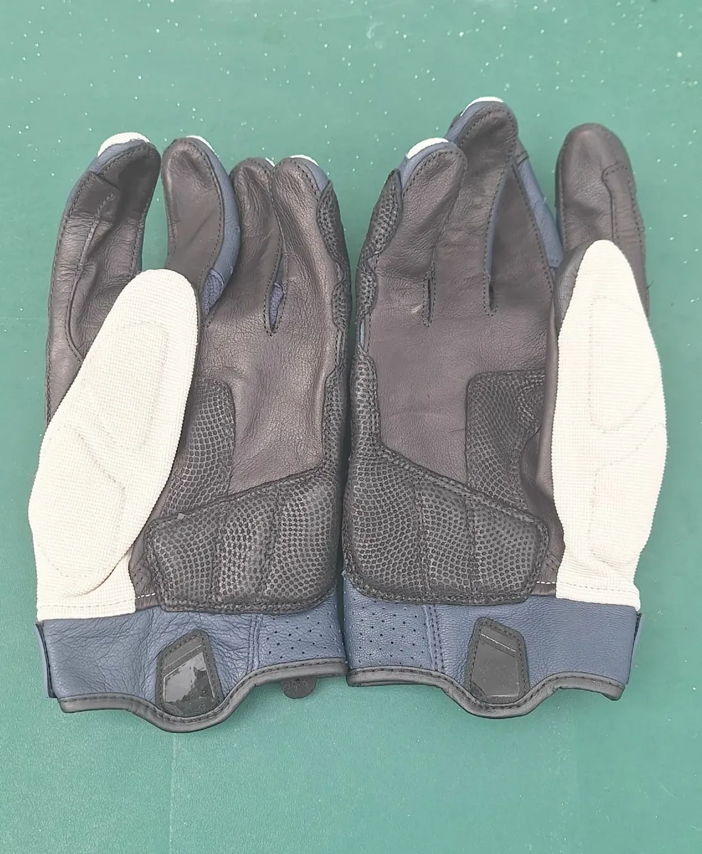 BMW GS Gloves New  Size 10-10.5  €70 - Image 2