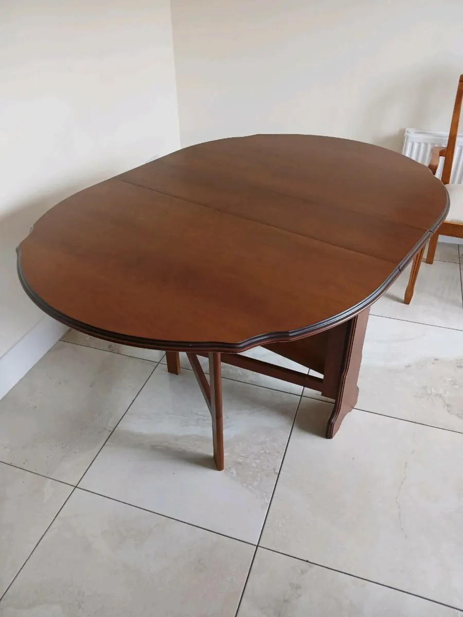 Kitchen table - Image 1