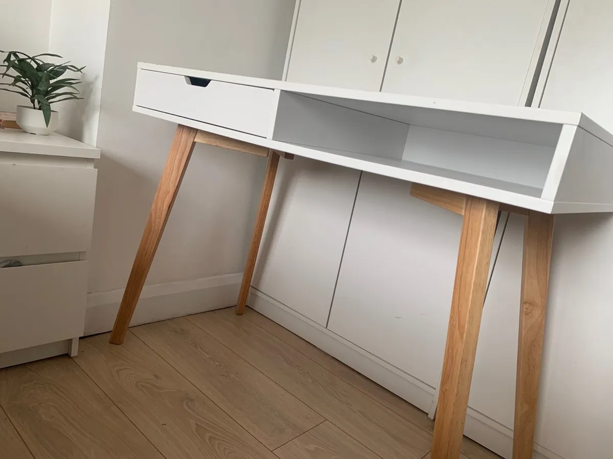 Lovely IKEA desk - Image 1
