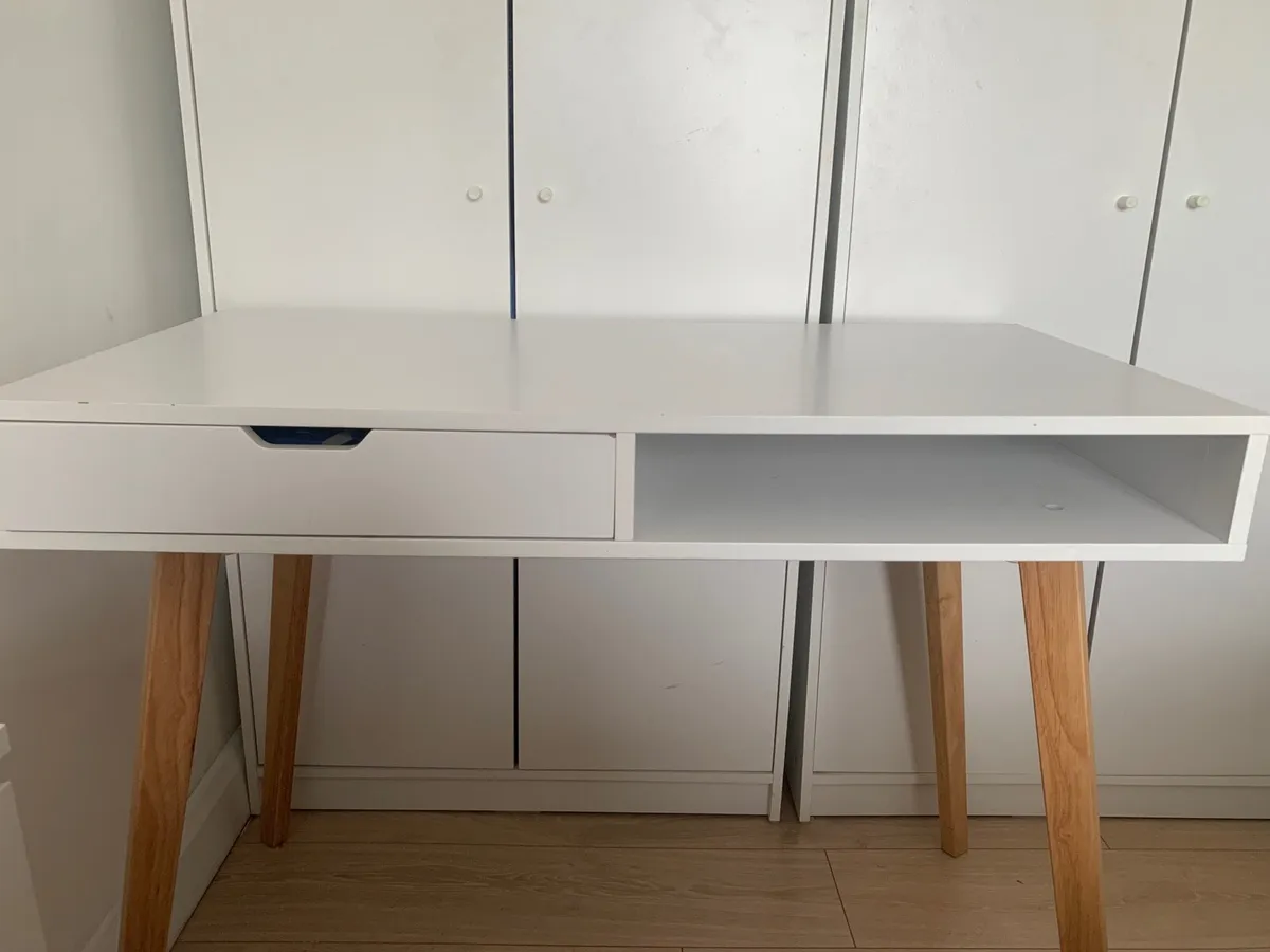 Lovely IKEA desk - Image 2