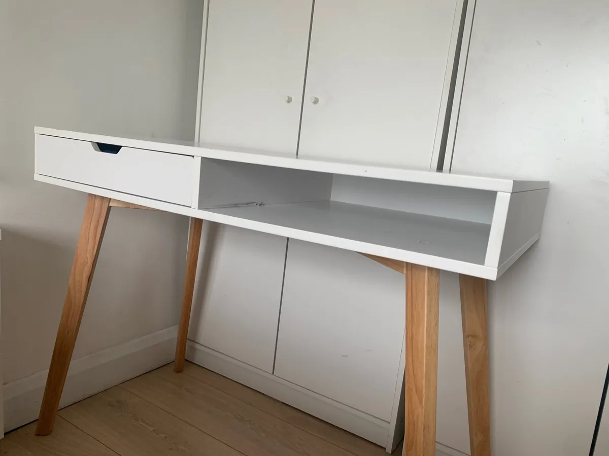 Lovely IKEA desk - Image 3
