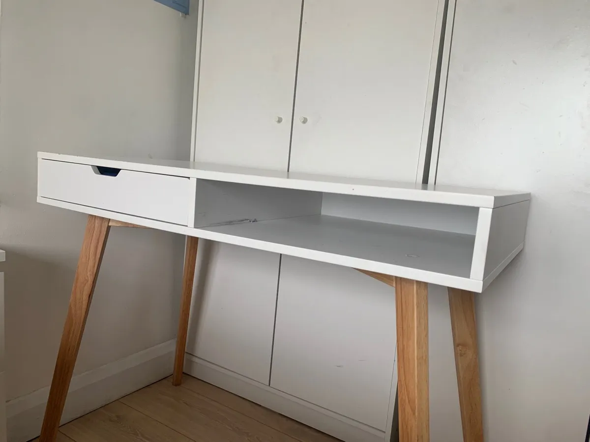 Lovely IKEA desk - Image 4
