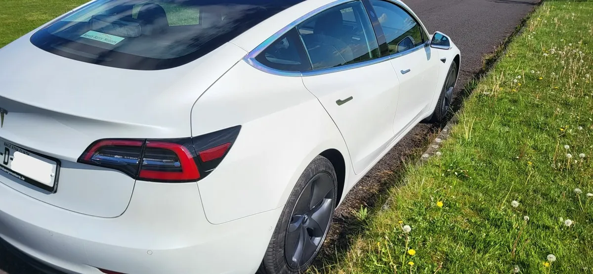 2020 (201) Tesla Model 3 Standard Range Plus - Image 2