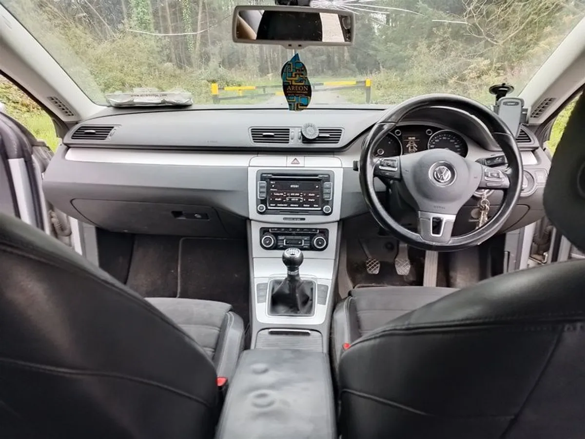 2009 Volkswagen Passat CC - Image 3
