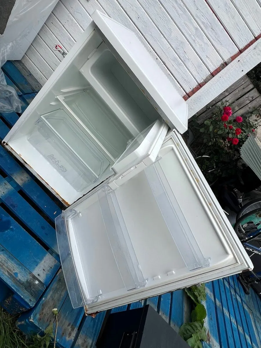 Zanussi Fridge Frezeer Camping Fridge Locker - Image 4