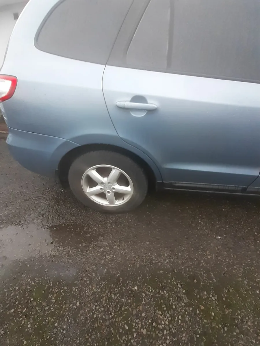 Hyundai Santa Fe 2007 - Image 2