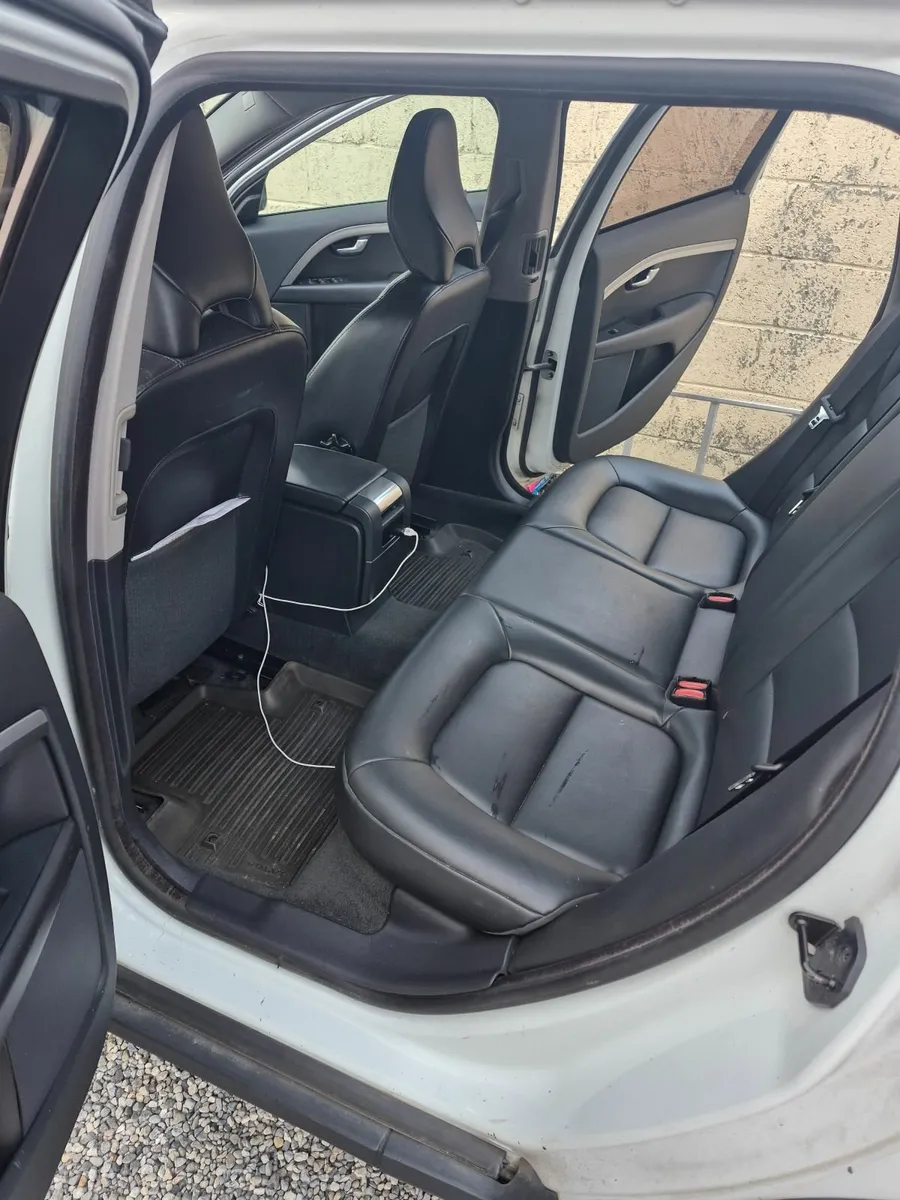 Volvo XC70 2012 - Image 2