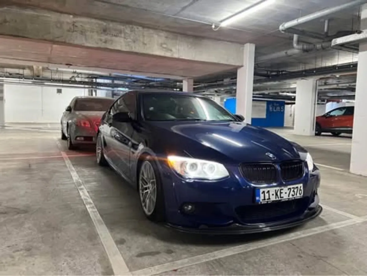 BMW 3-Series 2011 - Image 2