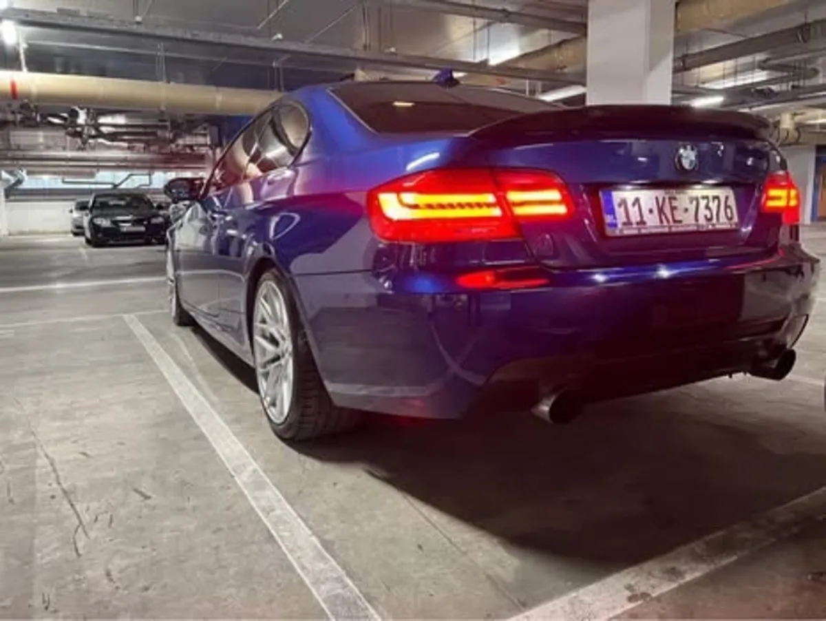 BMW 3-Series 2011 - Image 3