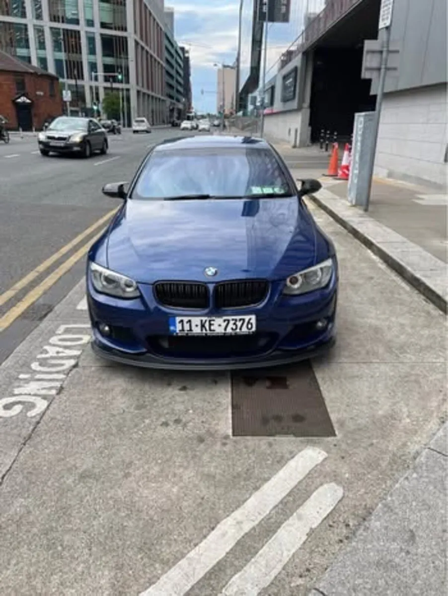 BMW 3-Series 2011 - Image 4