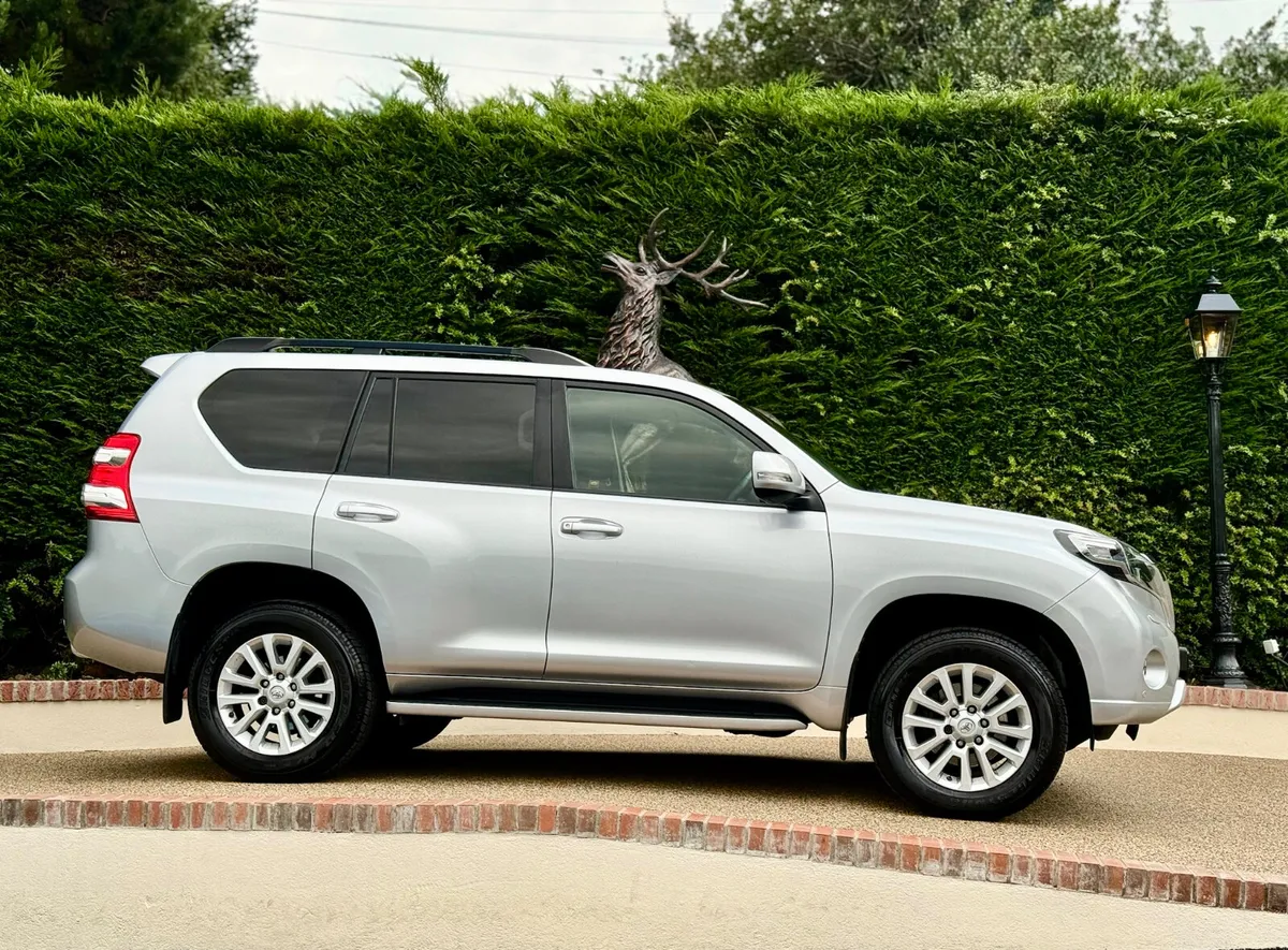 Land Cruiser Auto 7 Seats Low km business edition - Image 2