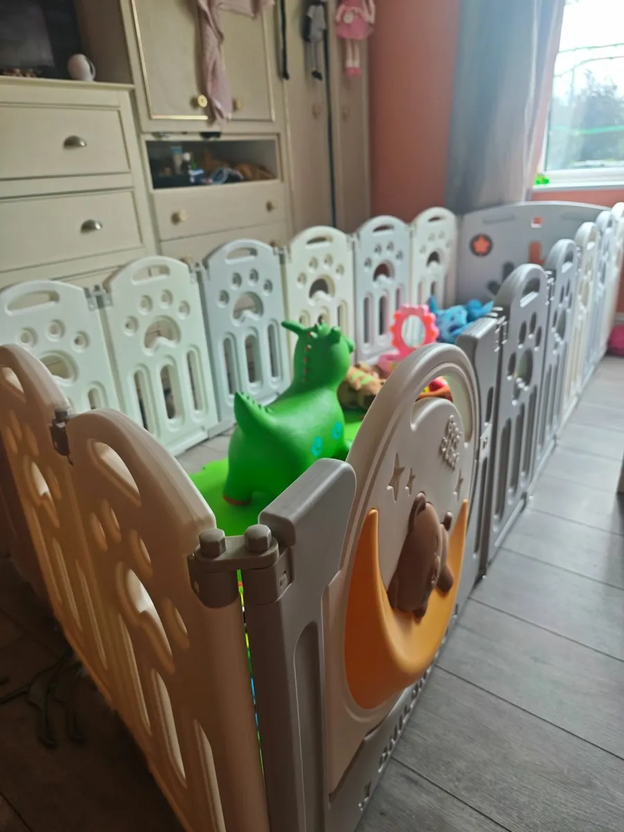 Baby play pen - Image 1