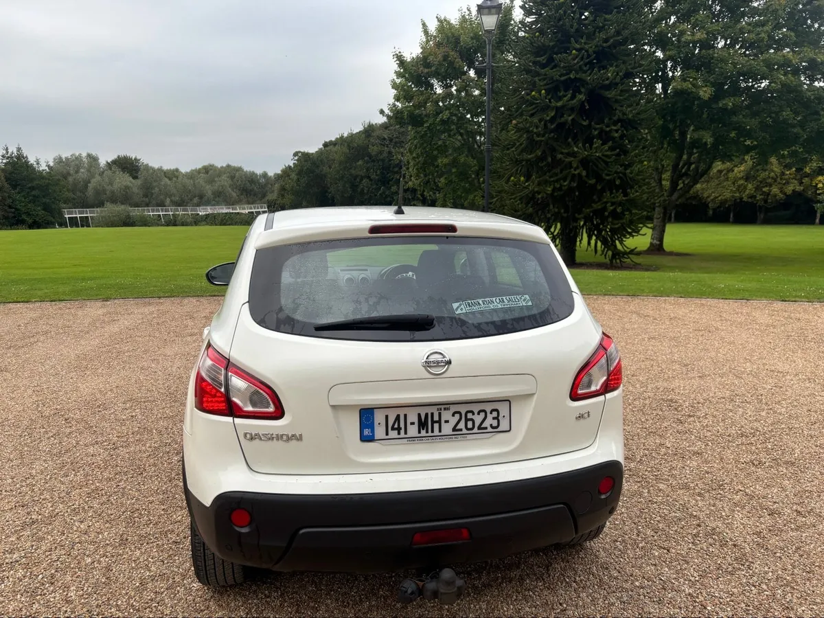 2014 Nissan Qashqai  1.5 DCI 110 6 speed high spec - Image 4