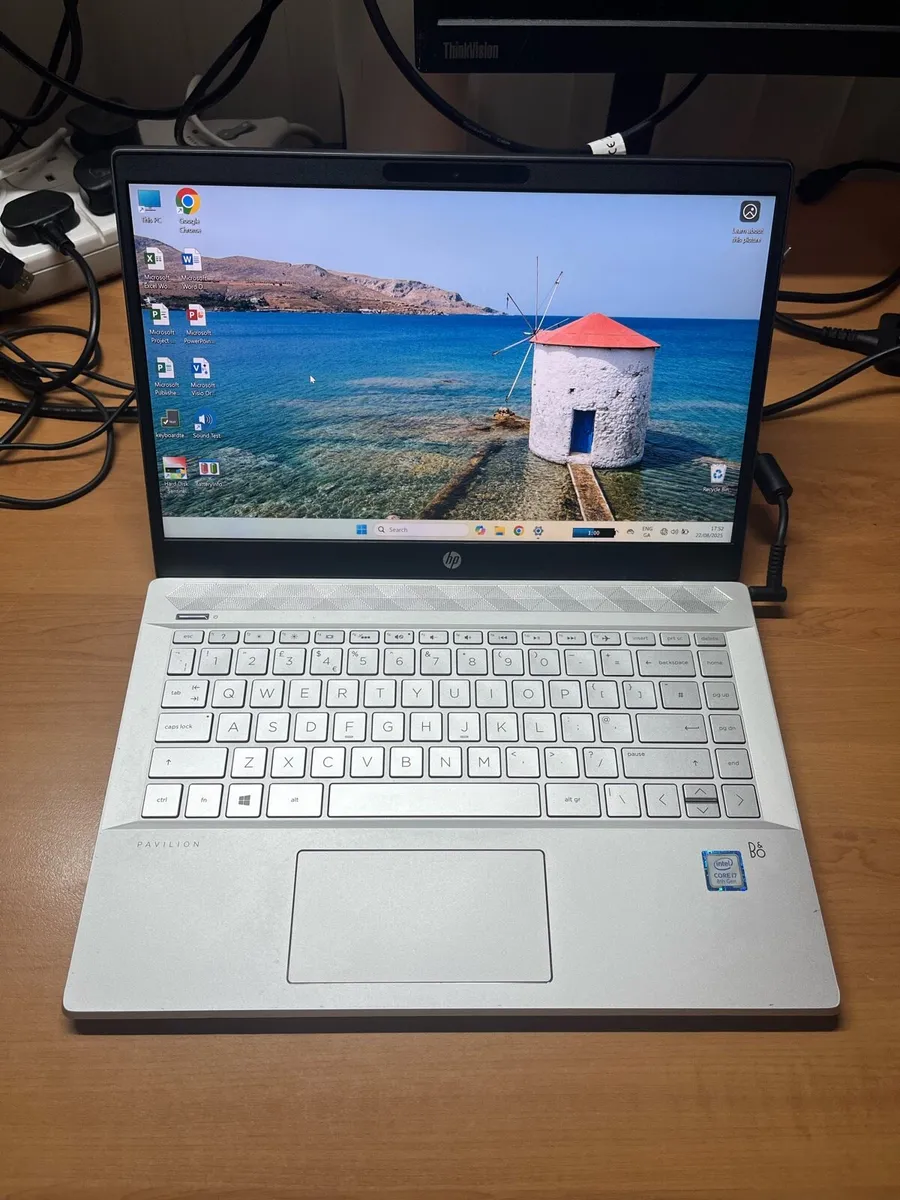 Hp i7 16-256 w11 2gb graphics - Image 1
