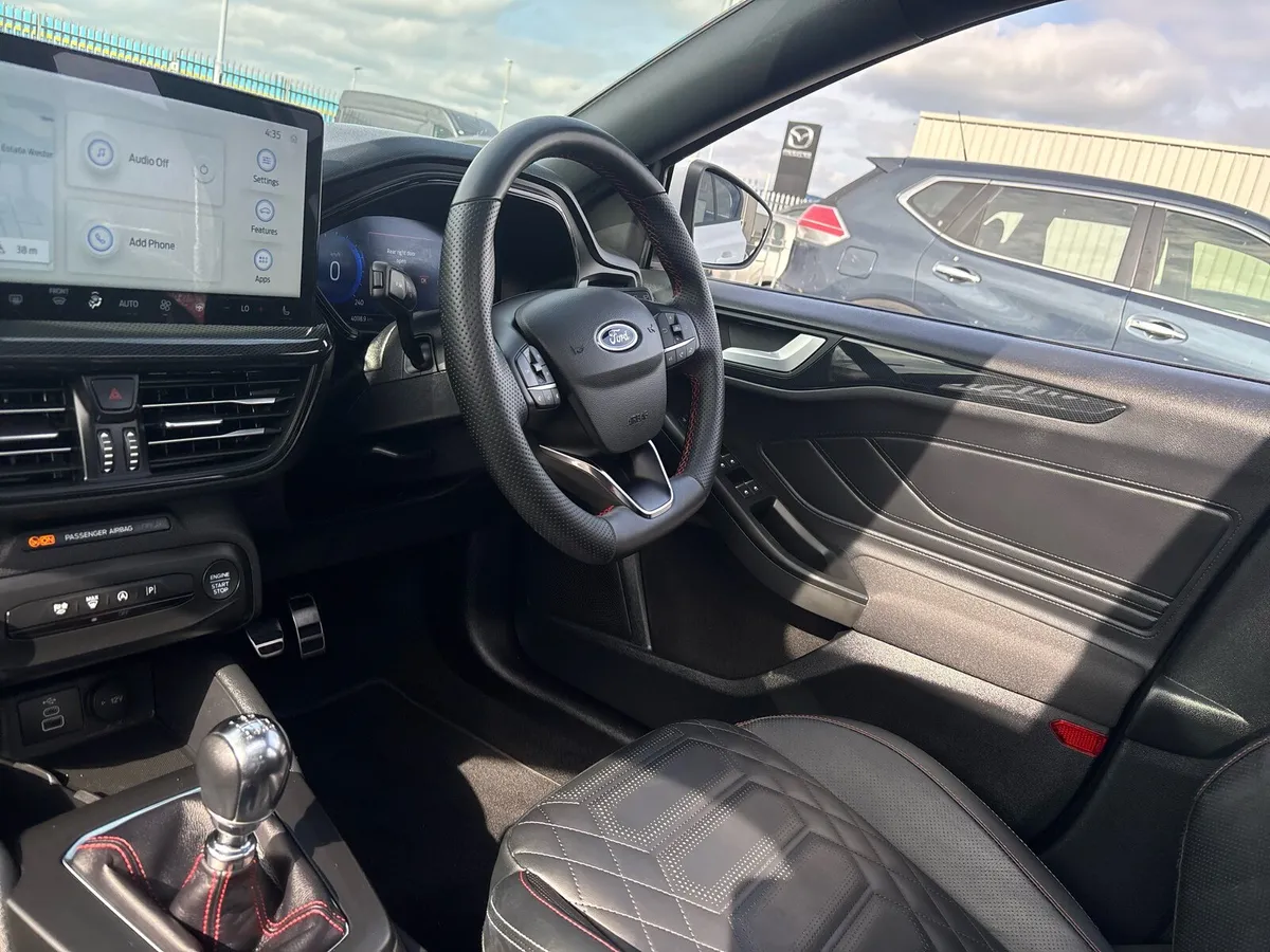 Ford Focus ST line 1.0L 125PS - Image 3