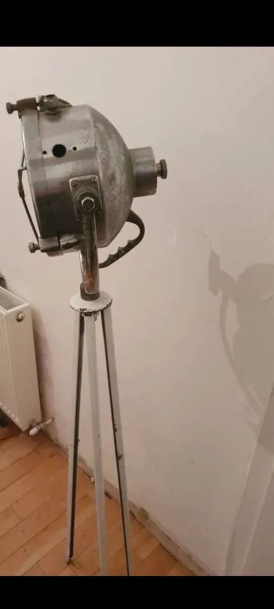 rare francis searchlight very heavy on tripod base - Image 2