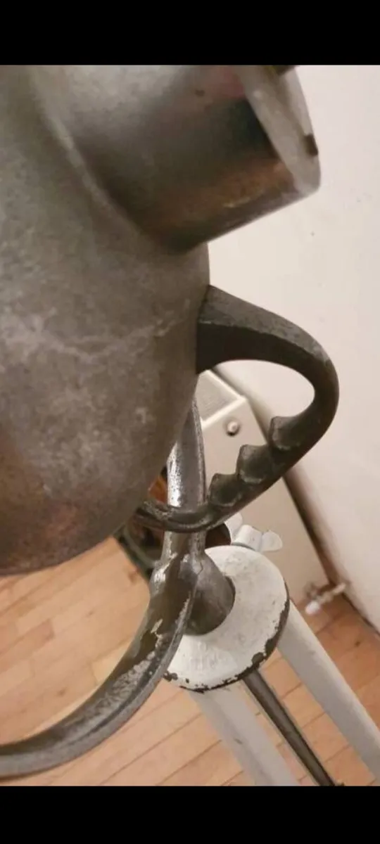 rare francis searchlight very heavy on tripod base - Image 3