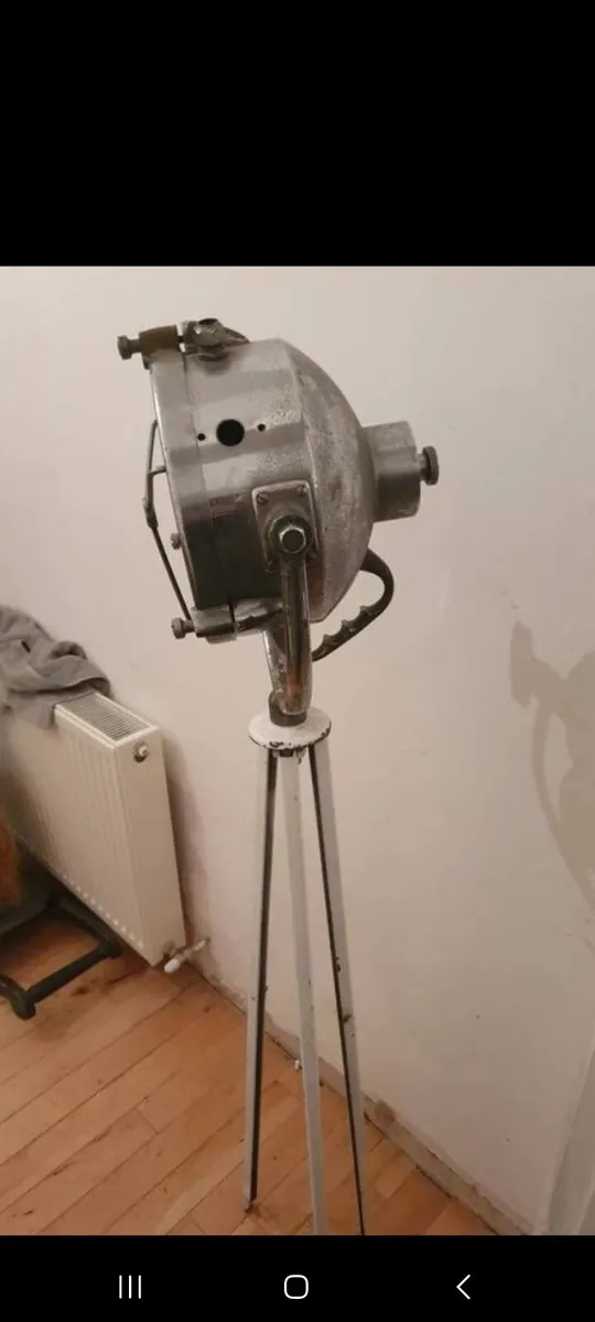 rare francis searchlight very heavy on tripod base - Image 4