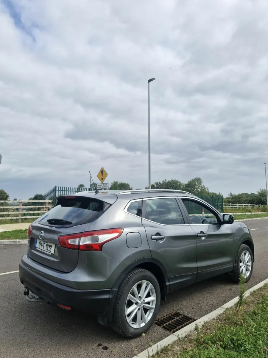 171 Nissan Qashqai, Excellent Condition, Low Mil - Image 3