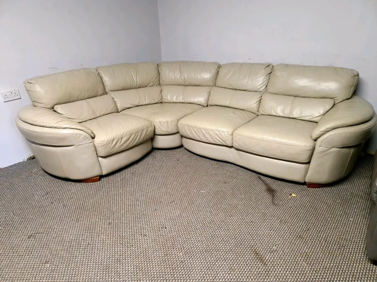Corner sofa - Image 1