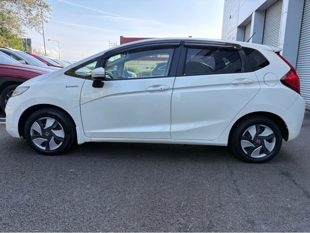 Honda Fit 1.5 PETROL HYBRID AUTO - Image 4