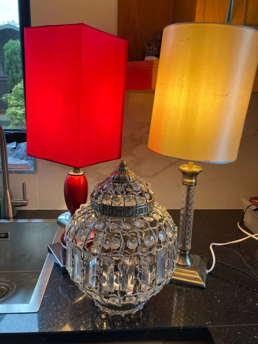 Lamps and lampshades - Image 1