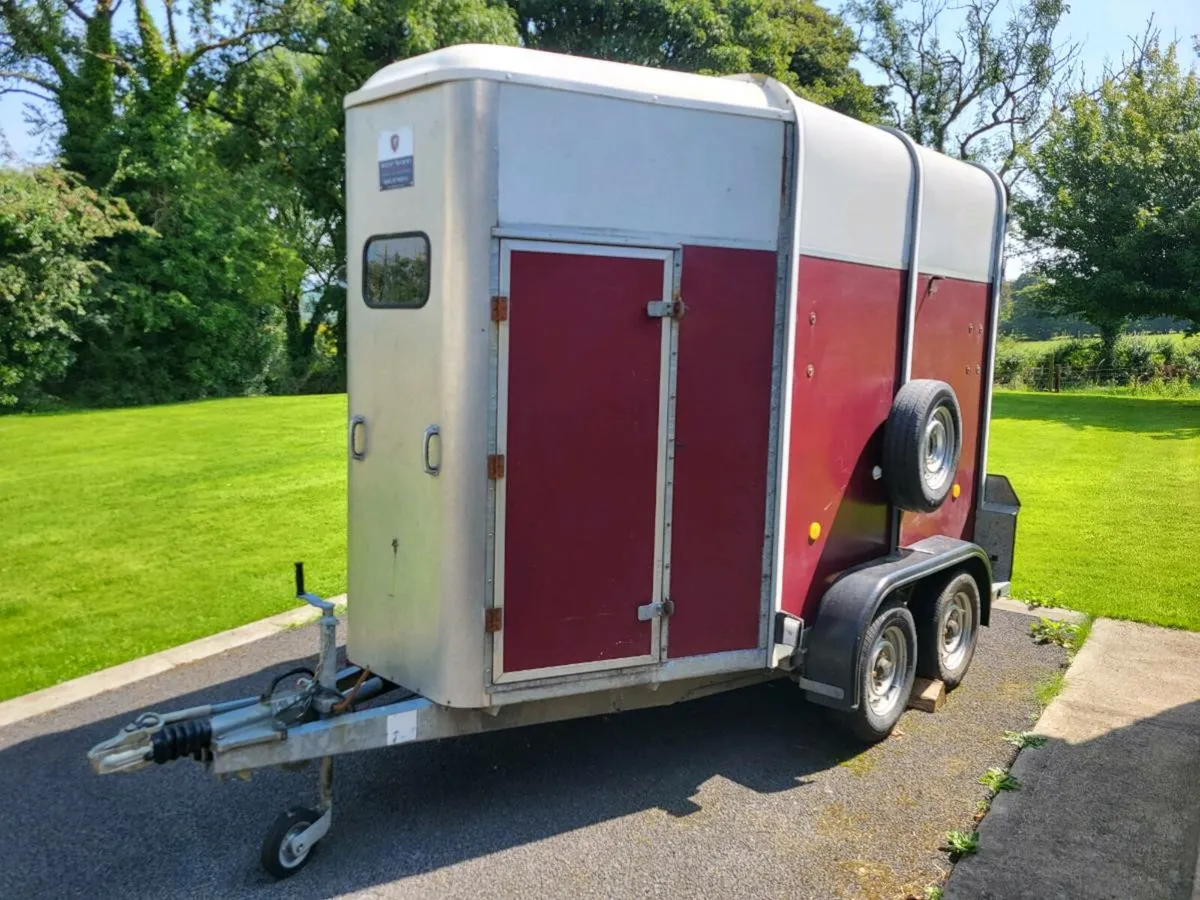 Double Horsebox HB505 Hunter Deluxe - Image 1