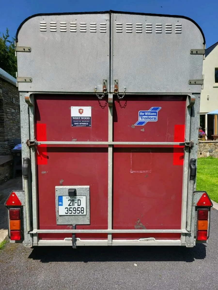 Double Horsebox HB505 Hunter Deluxe - Image 2
