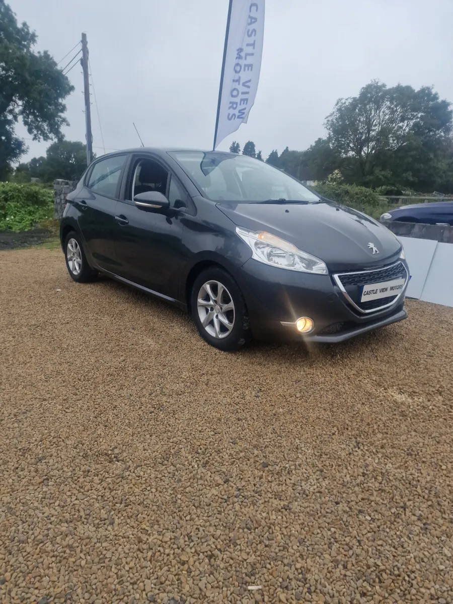 13 Peugeot 208 1.2 Petrol - Image 1