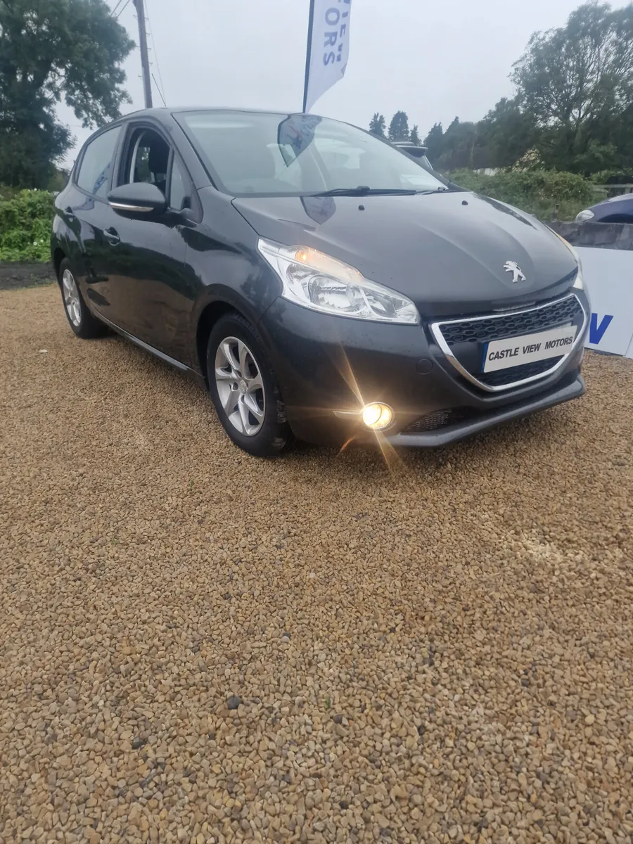 13 Peugeot 208 1.2 Petrol - Image 2