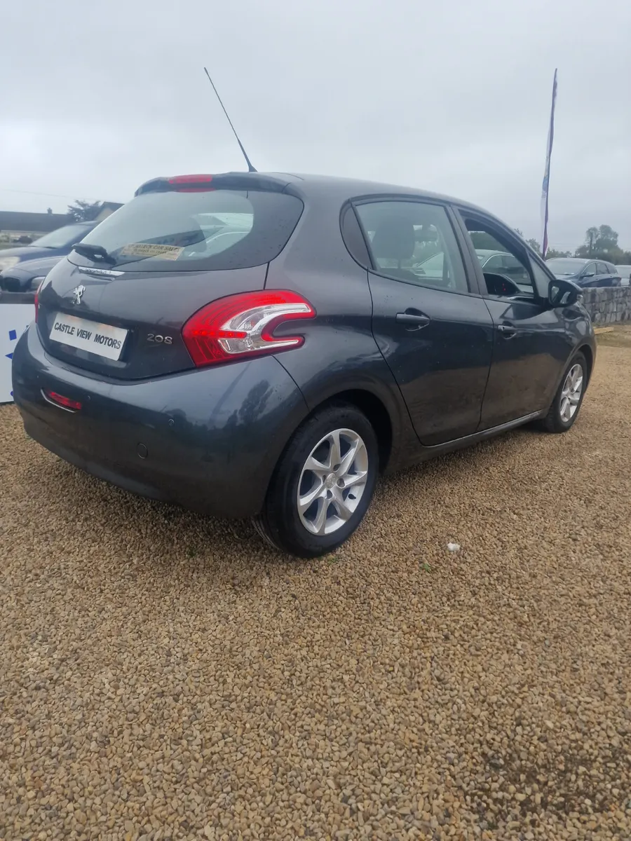 13 Peugeot 208 1.2 Petrol - Image 3